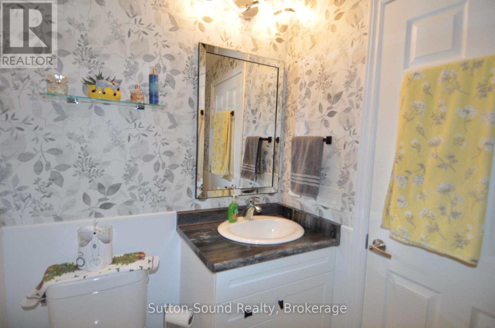 144 Rosewood Drive, Georgian Bluffs, Ontario  N4K 5N5 - Photo 16 - X12655698
