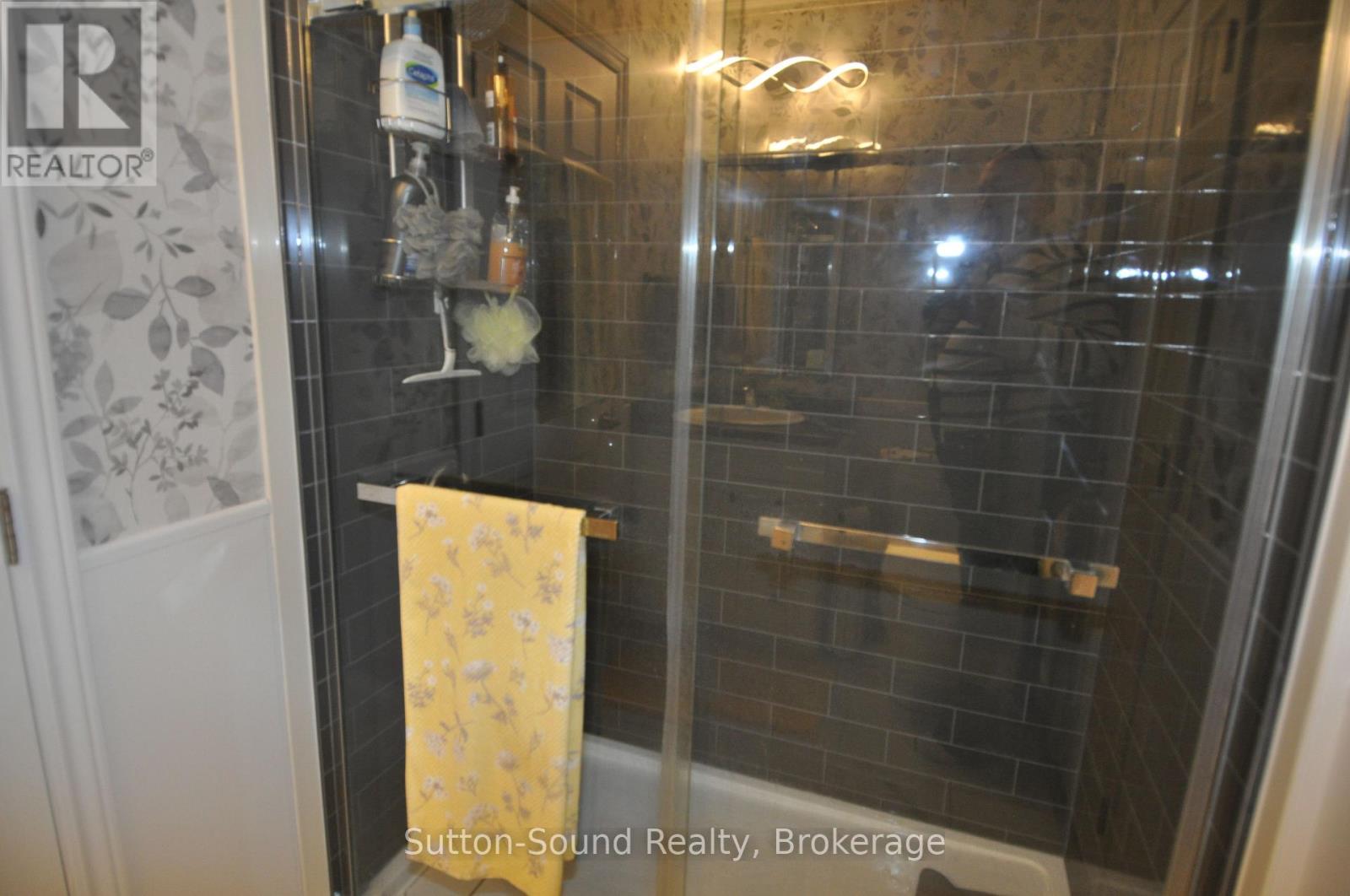 144 Rosewood Drive, Georgian Bluffs, Ontario  N4K 5N5 - Photo 15 - X12655698