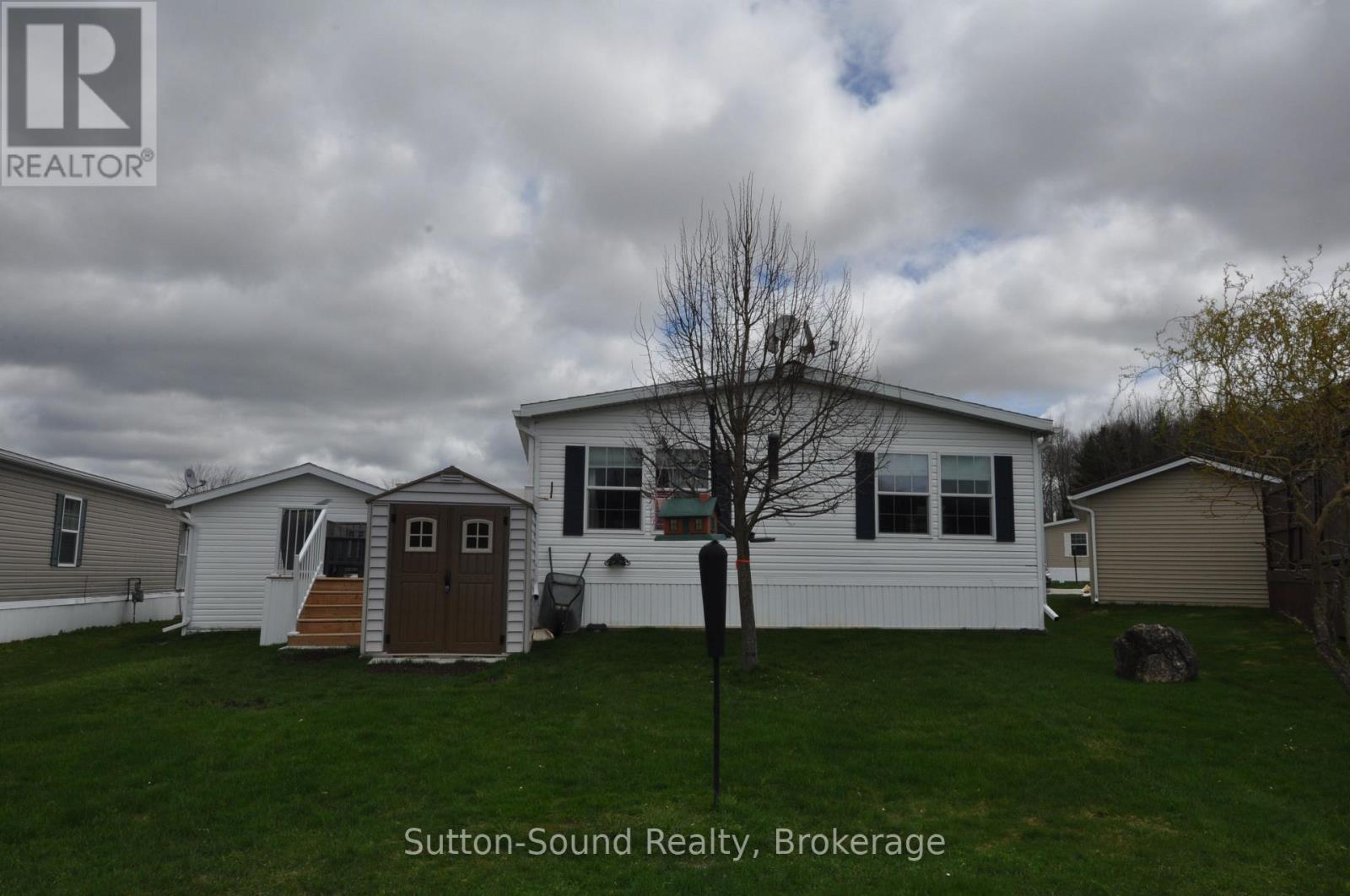 144 Rosewood Drive, Georgian Bluffs, Ontario  N4K 5N5 - Photo 3 - X12655698