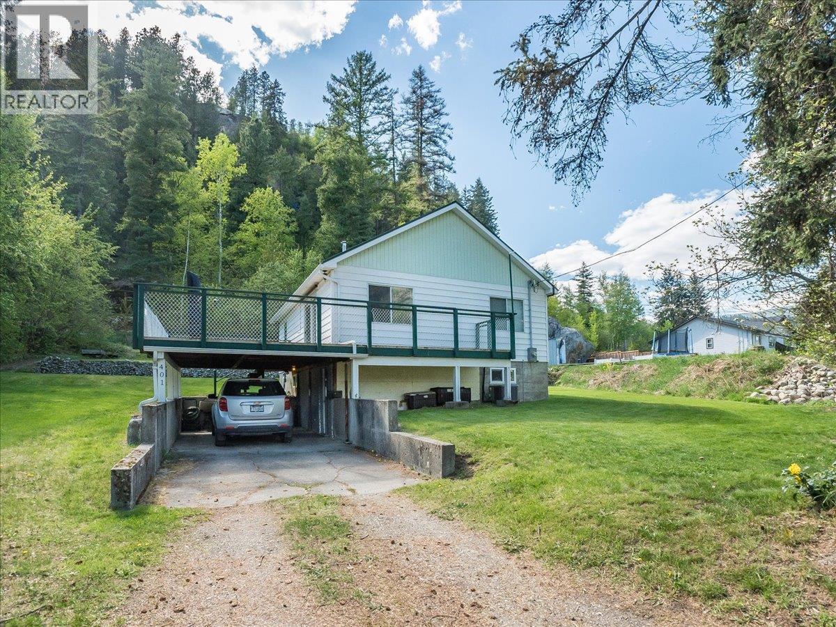 401 Lakeview Street, Castlegar, British Columbia