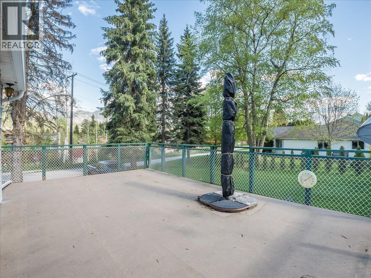 401 Lakeview Street, Castlegar, British Columbia  V1N 3Y1 - Photo 18 - 10385530