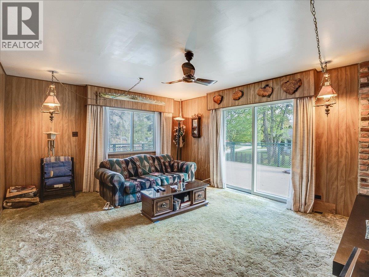 401 Lakeview Street, Castlegar, British Columbia  V1N 3Y1 - Photo 24 - 10385530