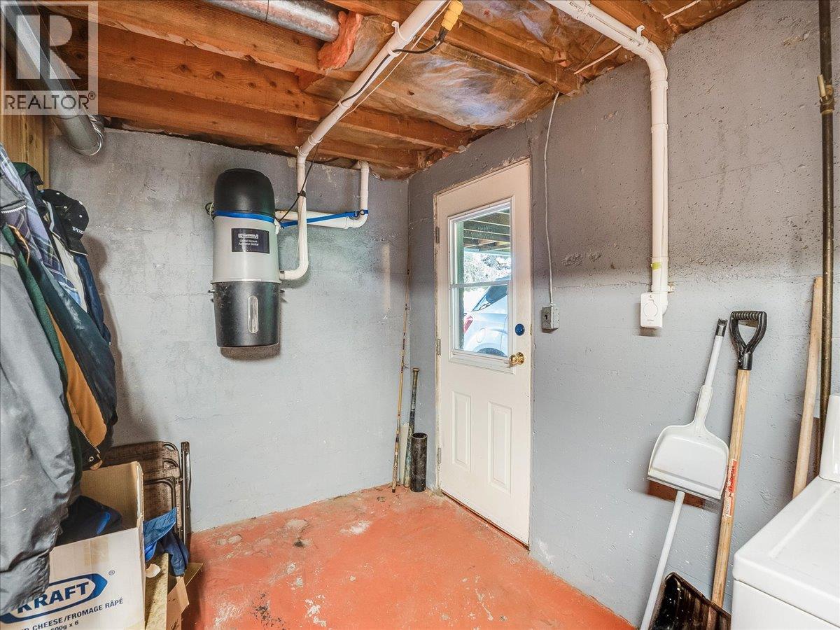 401 Lakeview Street, Castlegar, British Columbia  V1N 3Y1 - Photo 35 - 10385530