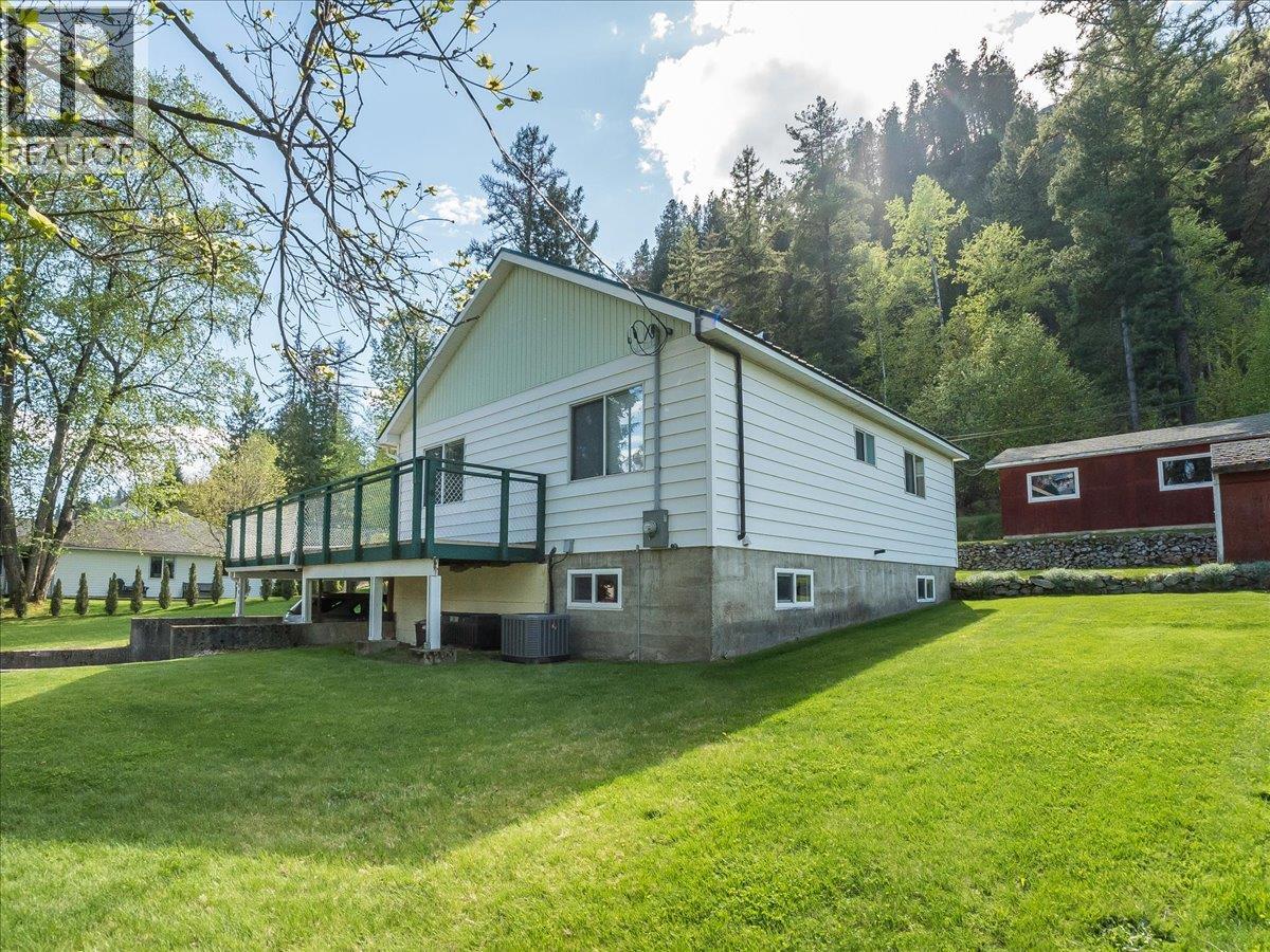 401 Lakeview Street, Castlegar, British Columbia  V1N 3Y1 - Photo 5 - 10385530