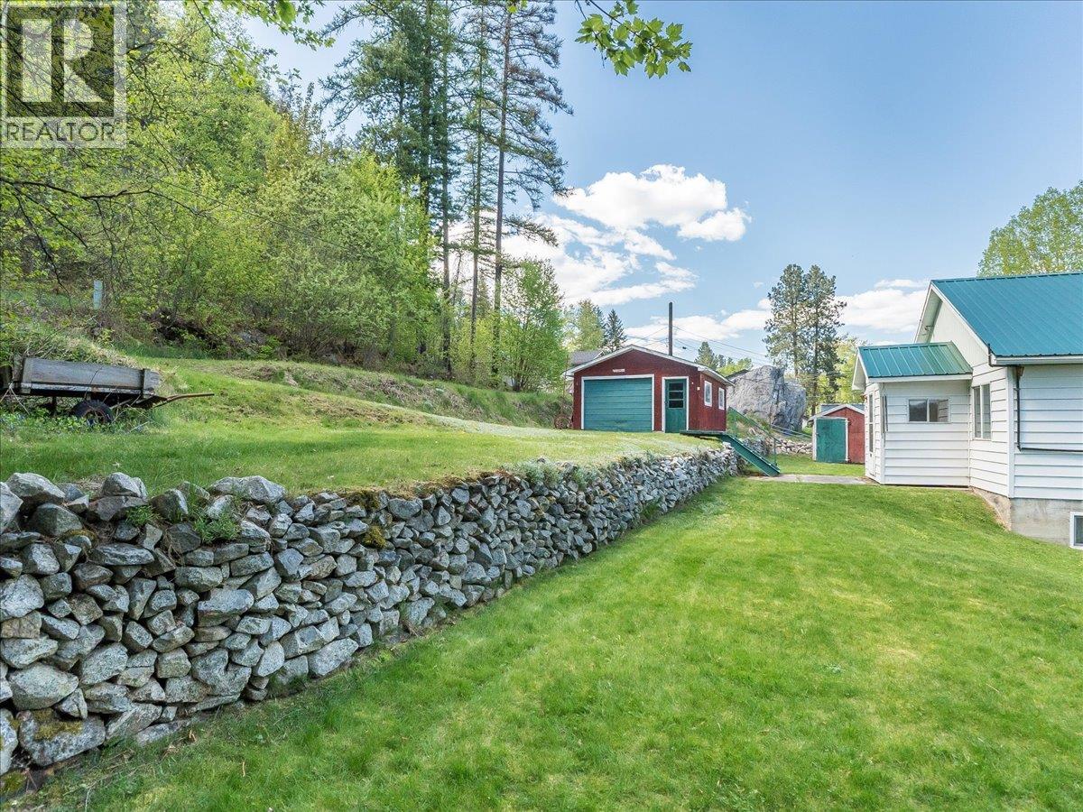 401 Lakeview Street, Castlegar, British Columbia  V1N 3Y1 - Photo 9 - 10385530