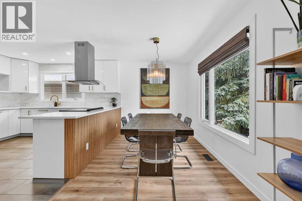 584 Woodhill Place Sw, Calgary, Alberta  T2W 3L5 - Photo 9 - A2298867