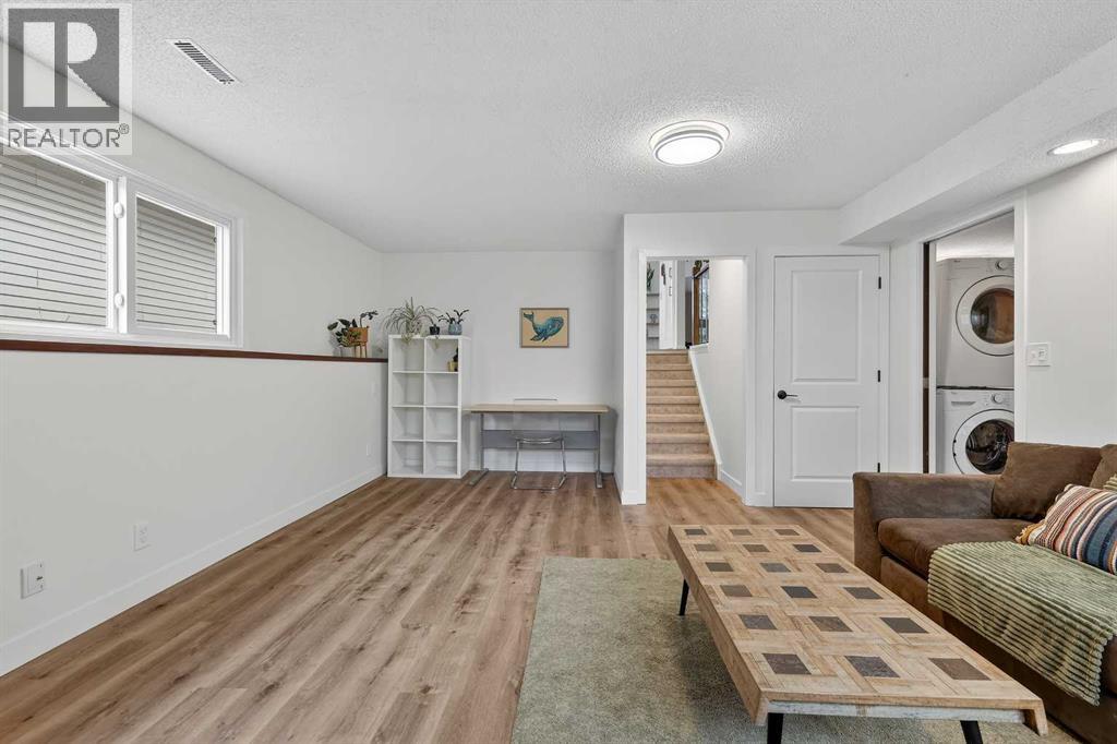 584 Woodhill Place Sw, Calgary, Alberta  T2W 3L5 - Photo 29 - A2298867