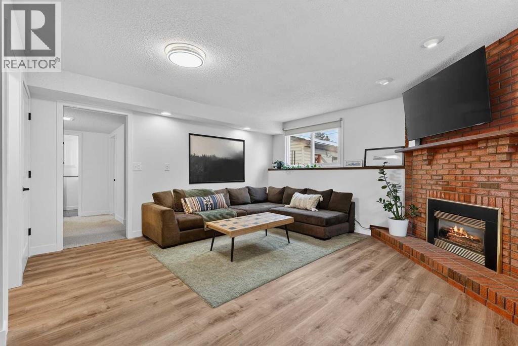 584 Woodhill Place Sw, Calgary, Alberta  T2W 3L5 - Photo 28 - A2298867