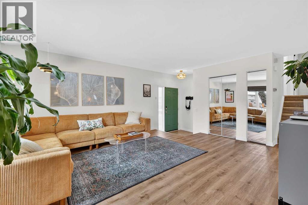 584 Woodhill Place Sw, Calgary, Alberta  T2W 3L5 - Photo 6 - A2298867