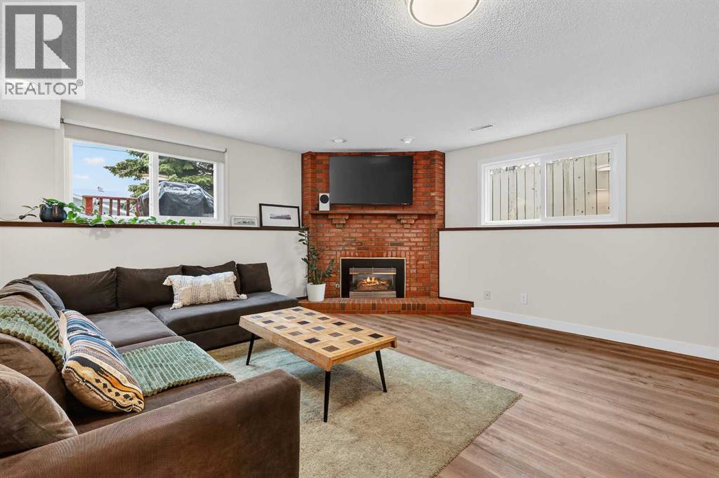 584 Woodhill Place Sw, Calgary, Alberta  T2W 3L5 - Photo 27 - A2298867