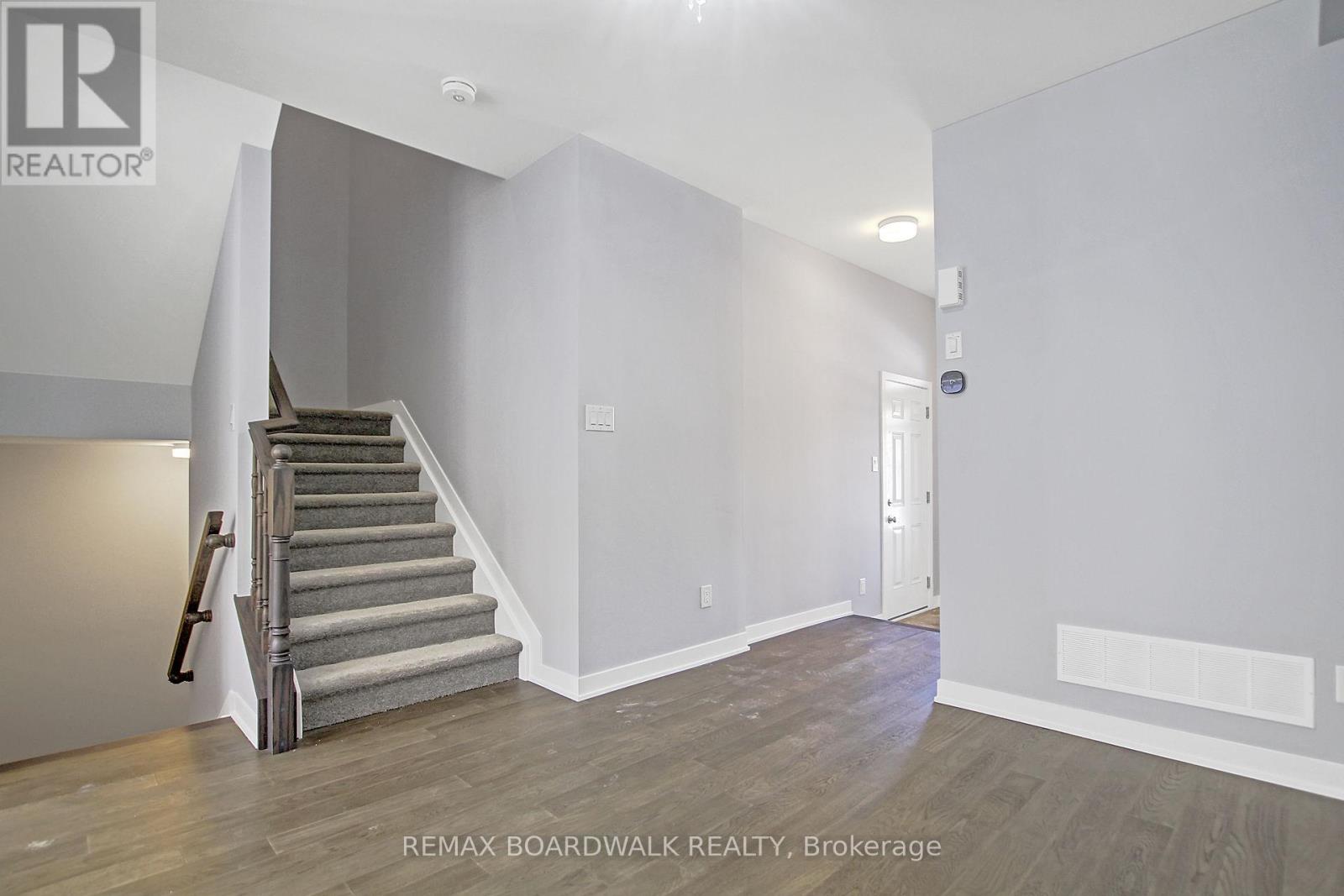 1064 Curraglass Walk, Ottawa, Ontario  K2H 8S1 - Photo 10 - X13072944