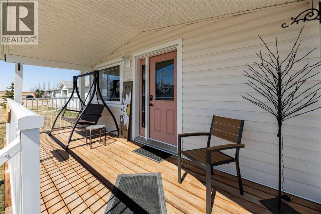 16 Baywood Link, Sylvan Lake, Alberta  T4S 0A7 - Photo 2 - A2305559