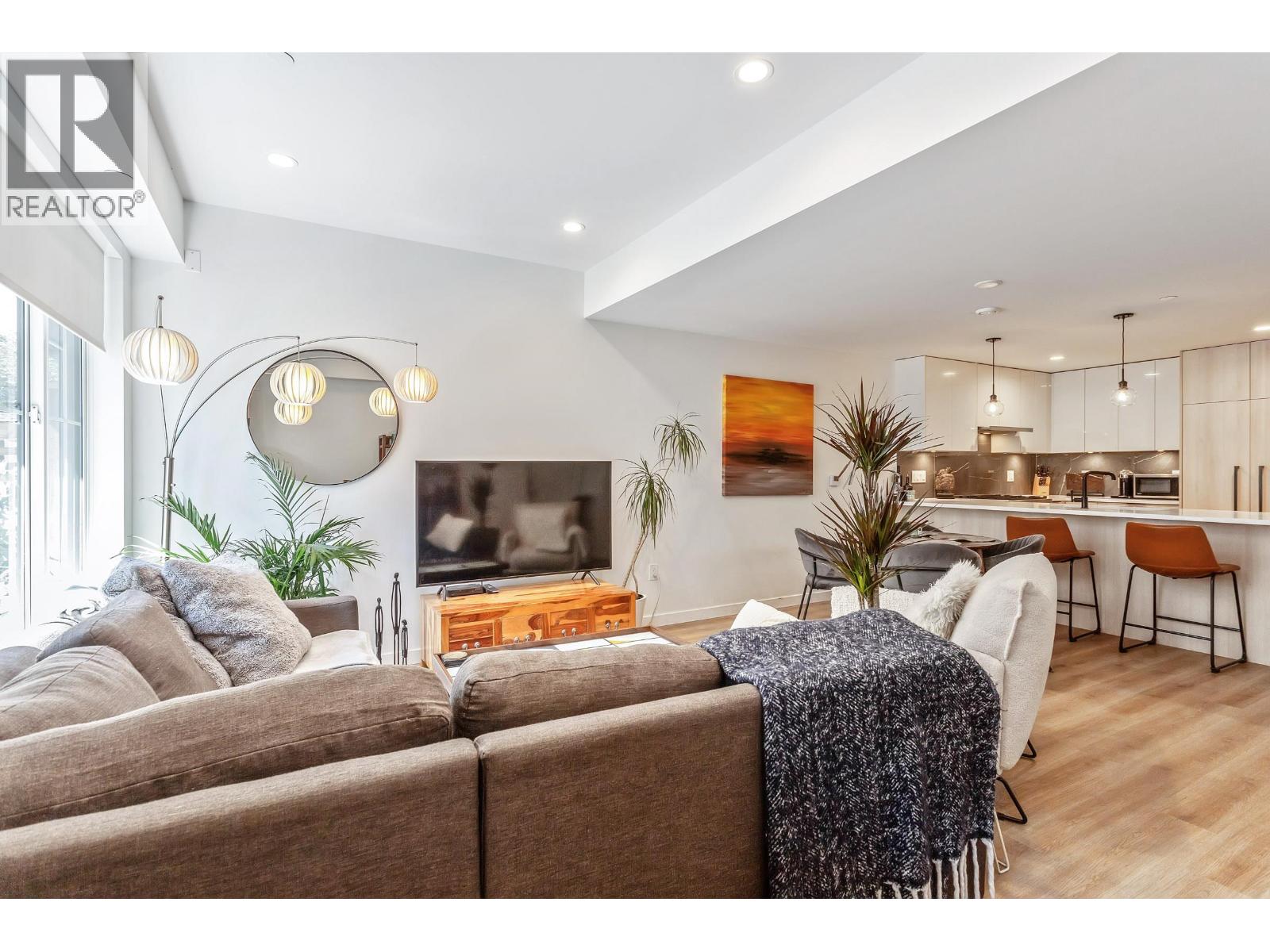 6 237 Ridgeway Avenue, North Vancouver, British Columbia  V7L 0H6 - Photo 4 - R3118357