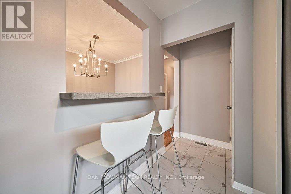 Upper - 181 Waverly Street S, Oshawa, Ontario  L1J 2L5 - Photo 5 - E13072996