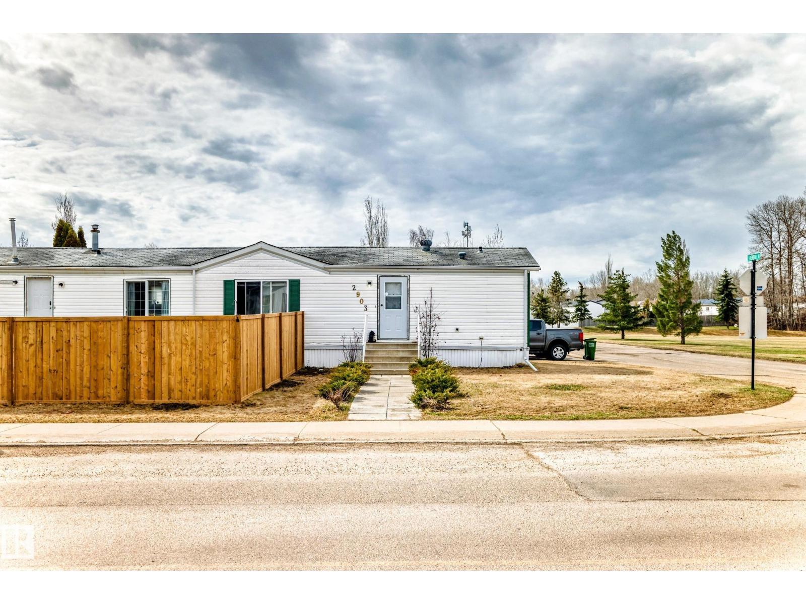2903 Lakewood Drive NW, edmonton, Alberta