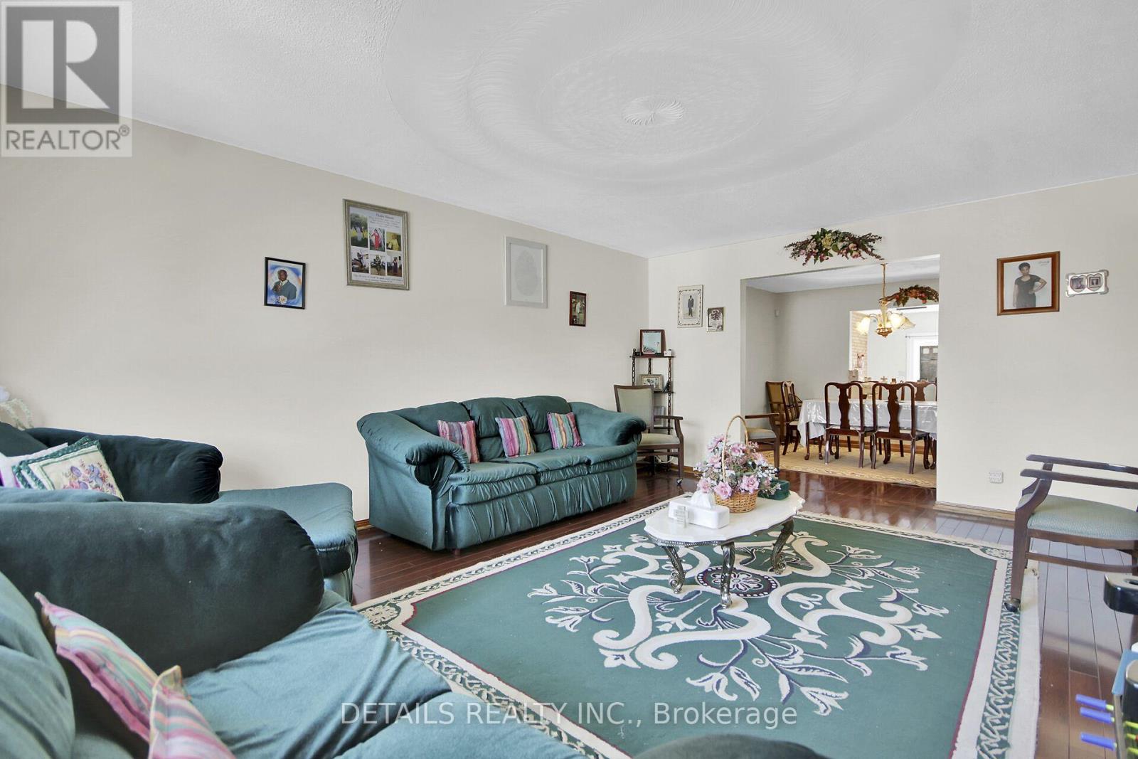 2876 Tresa Court, Ottawa, Ontario  K1T 2H1 - Photo 4 - X12948586