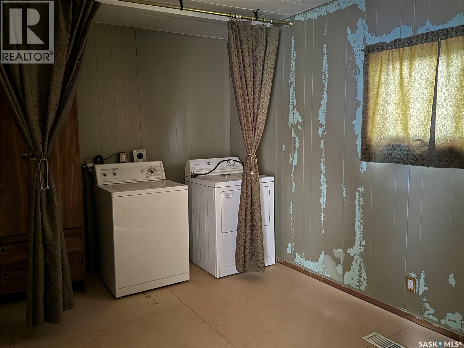 1225 Halifax Street, Halbrite, Saskatchewan  S0C 1H0 - Photo 13 - SK034635