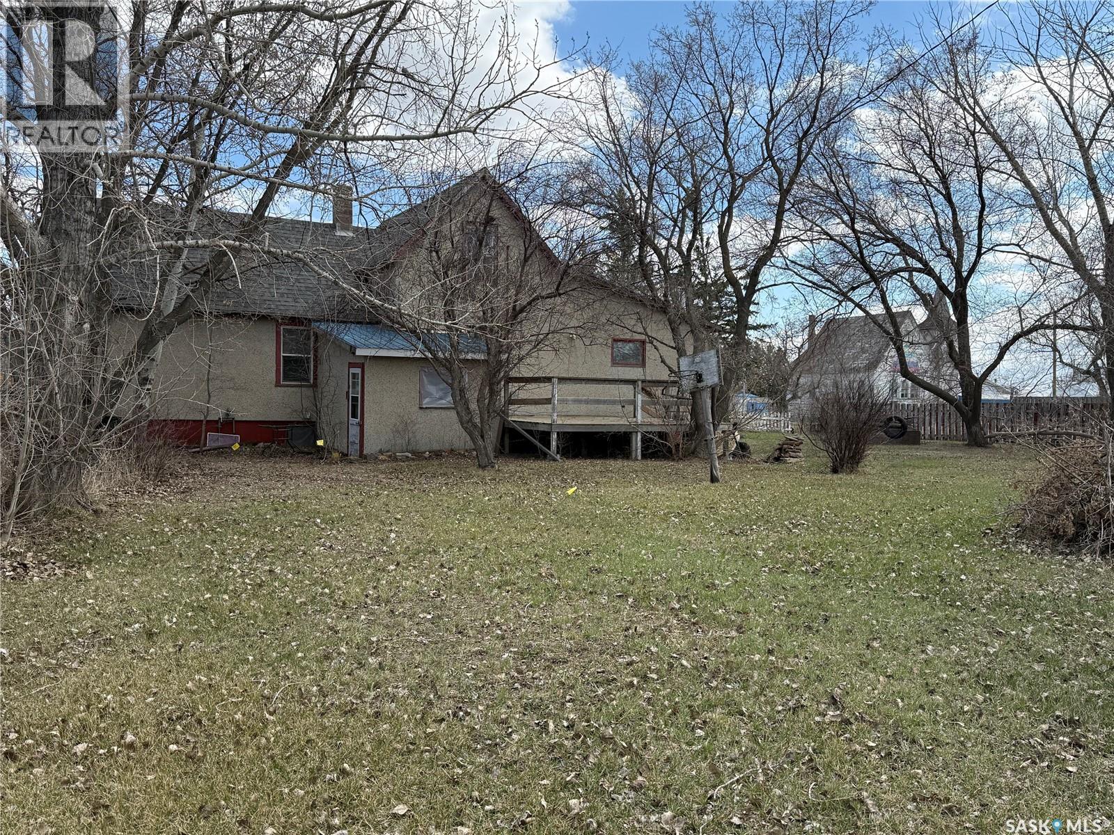1225 Halifax Street, Halbrite, Saskatchewan  S0C 1H0 - Photo 2 - SK034635