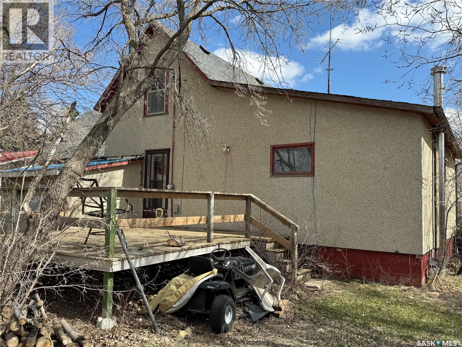 1225 Halifax Street, Halbrite, Saskatchewan  S0C 1H0 - Photo 3 - SK034635