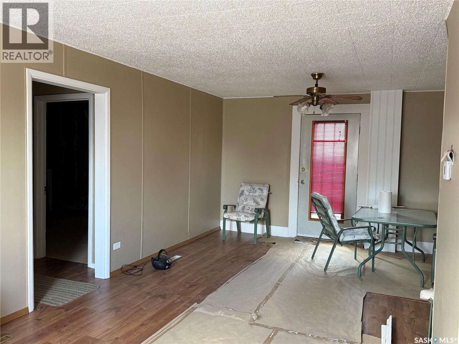 1225 Halifax Street, Halbrite, Saskatchewan  S0C 1H0 - Photo 4 - SK034635