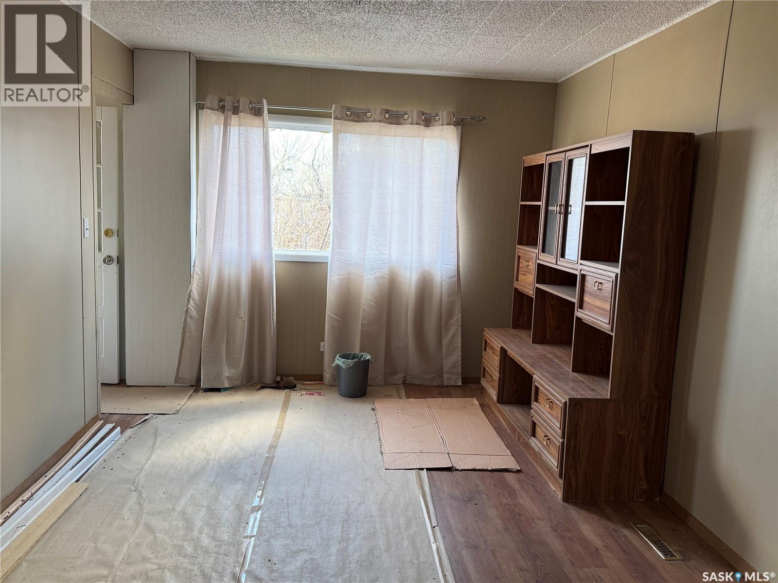 1225 Halifax Street, Halbrite, Saskatchewan  S0C 1H0 - Photo 5 - SK034635