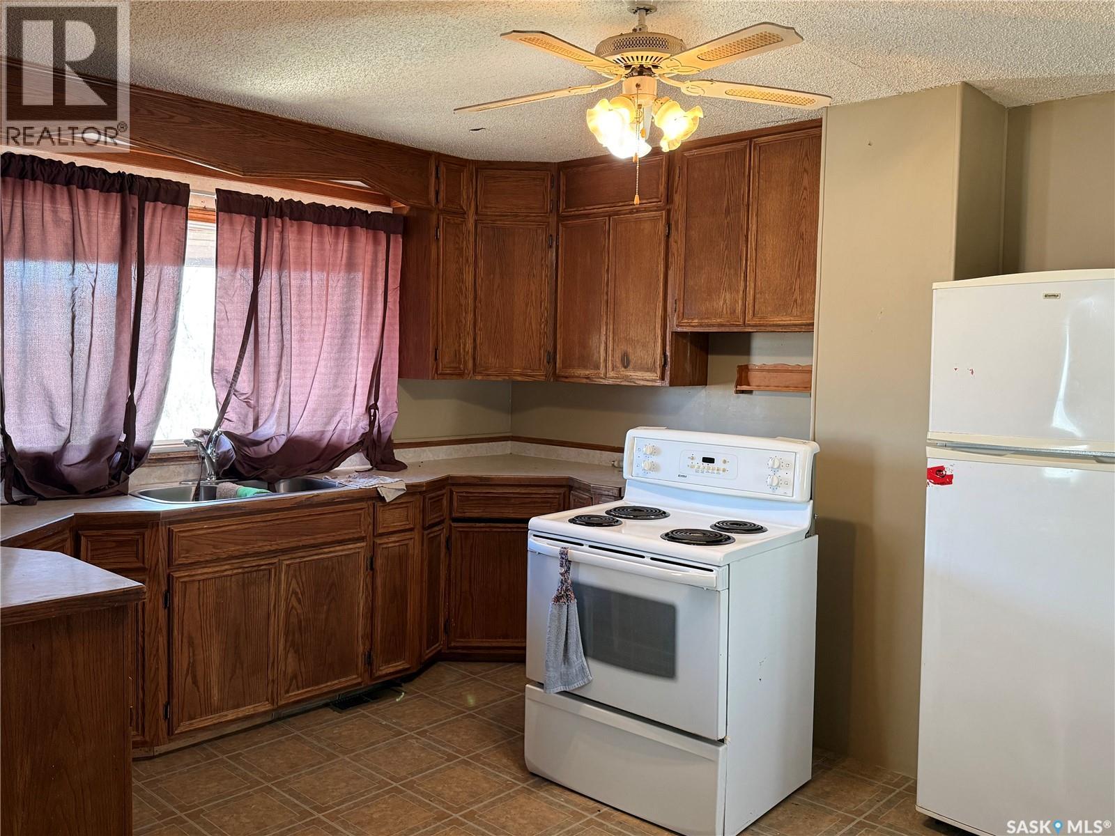 1225 Halifax Street, Halbrite, Saskatchewan  S0C 1H0 - Photo 6 - SK034635
