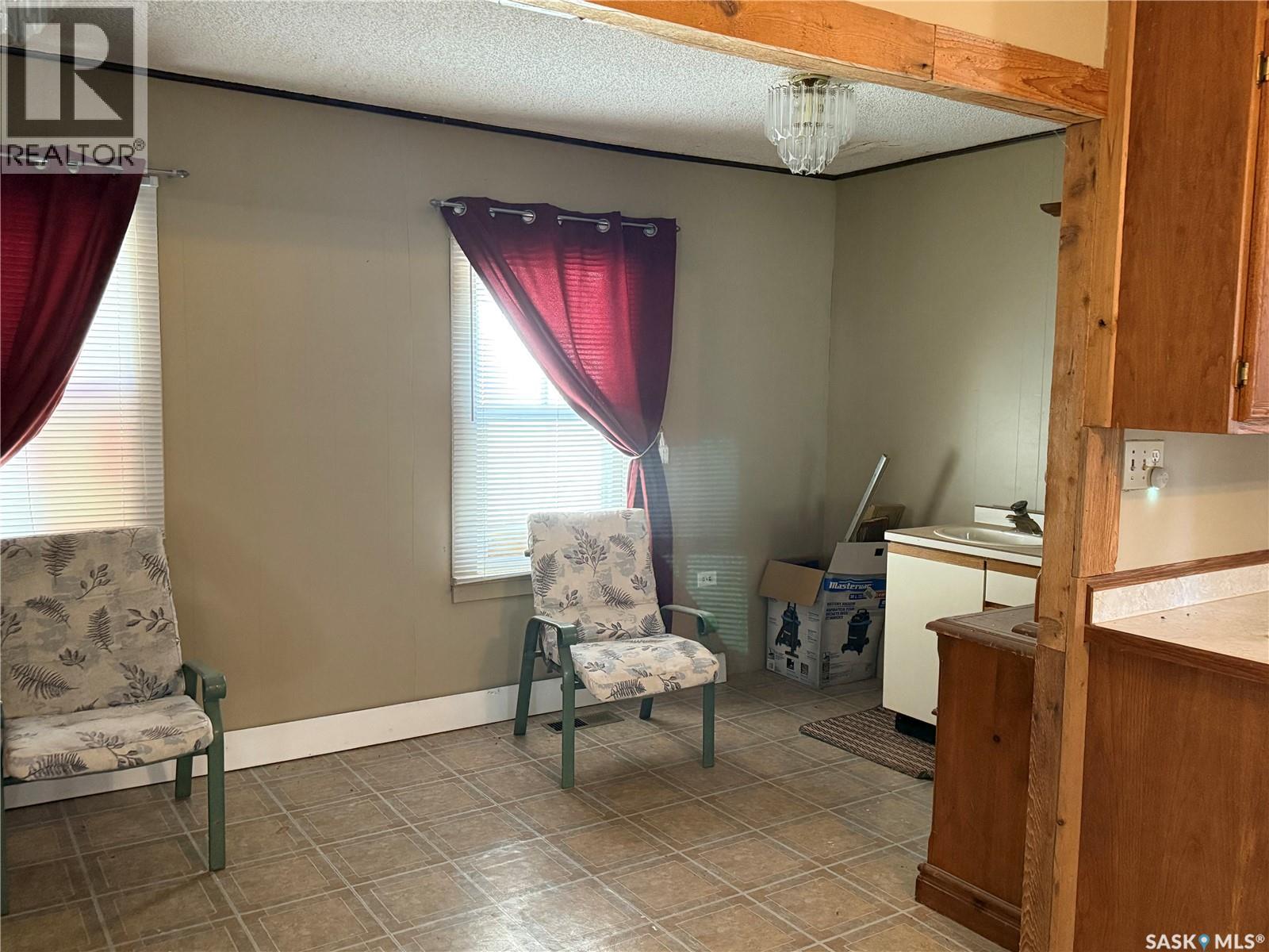 1225 Halifax Street, Halbrite, Saskatchewan  S0C 1H0 - Photo 8 - SK034635