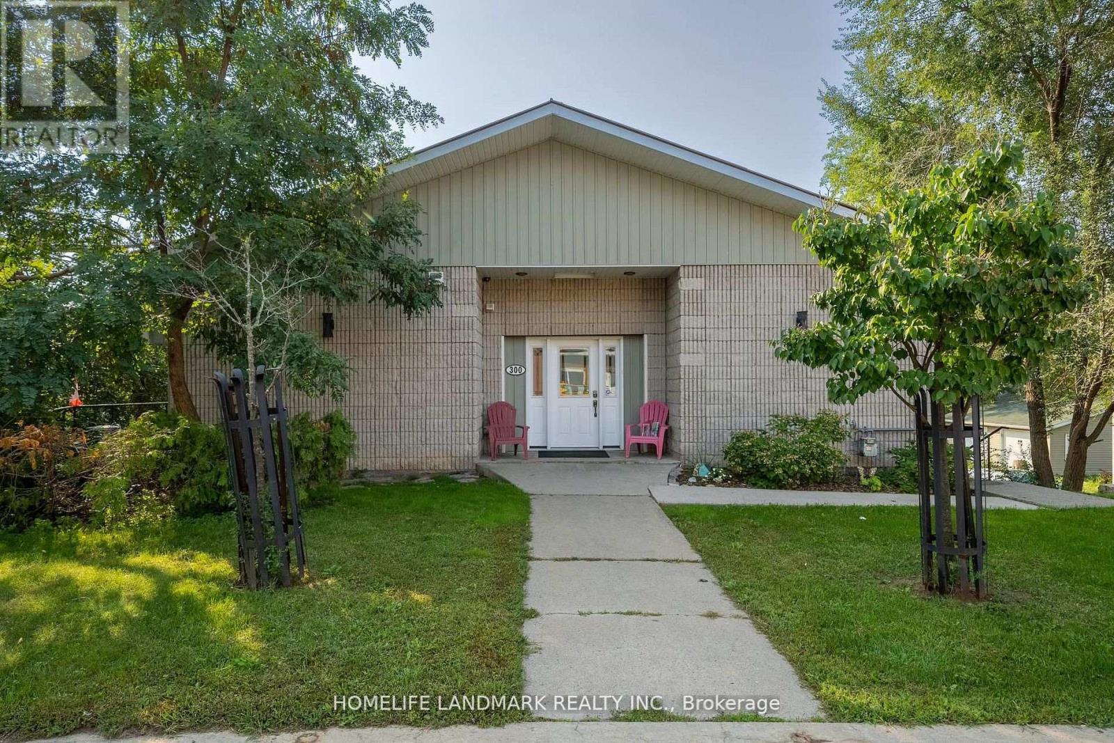 UNIT 8 - 300 MAIN STREET, Deseronto, Ontario