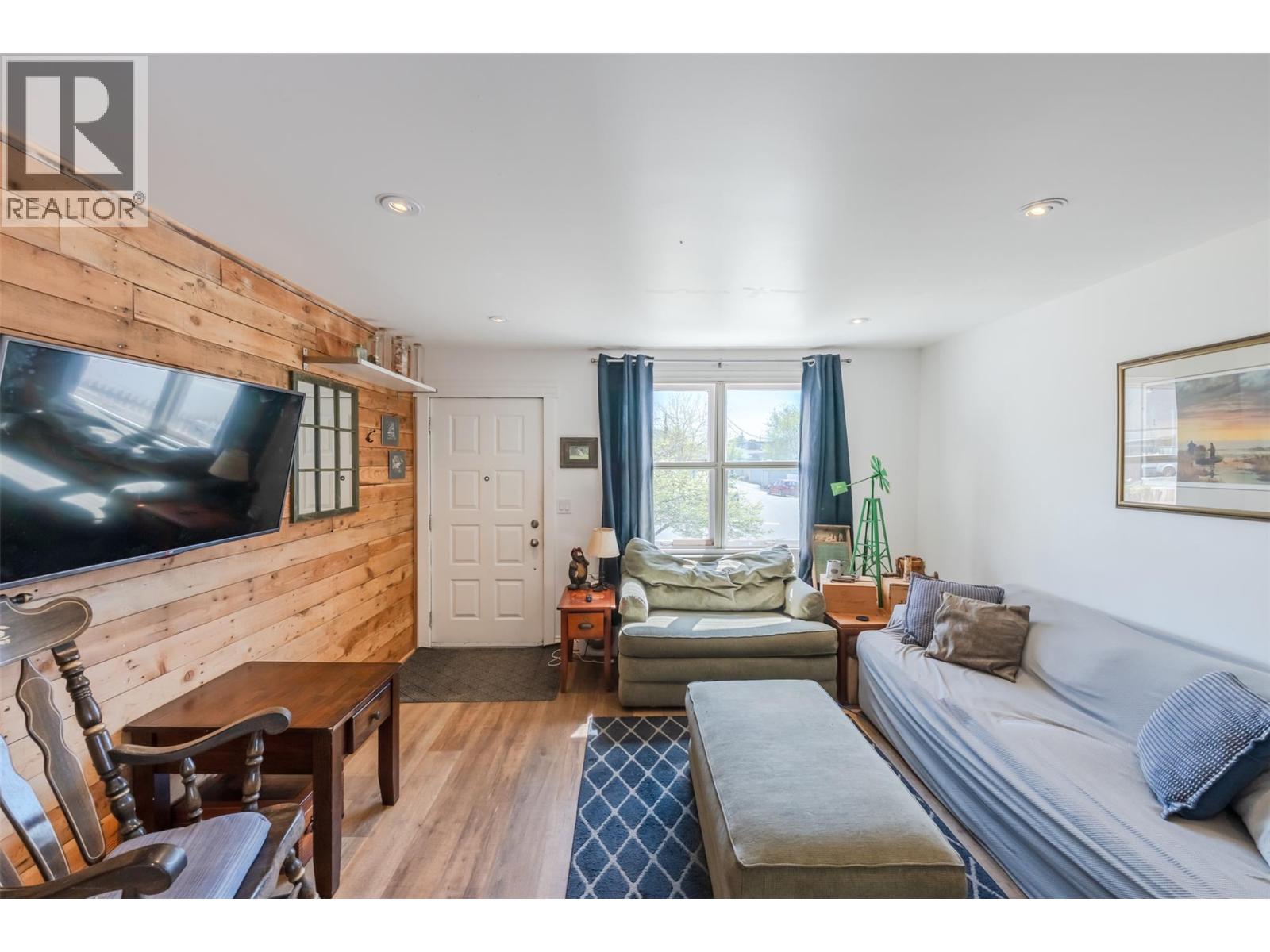 591 Gahan Avenue, Penticton, British Columbia  V2A 2C6 - Photo 3 - 10385259