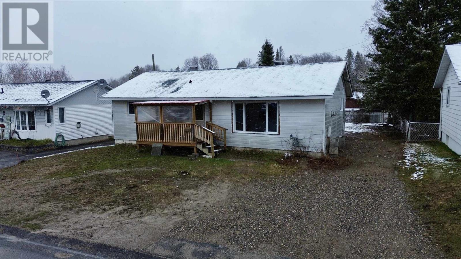 51 Valley Cres, Elliot Lake, Ontario  P5A 2G9 - Photo 2 - SM260840
