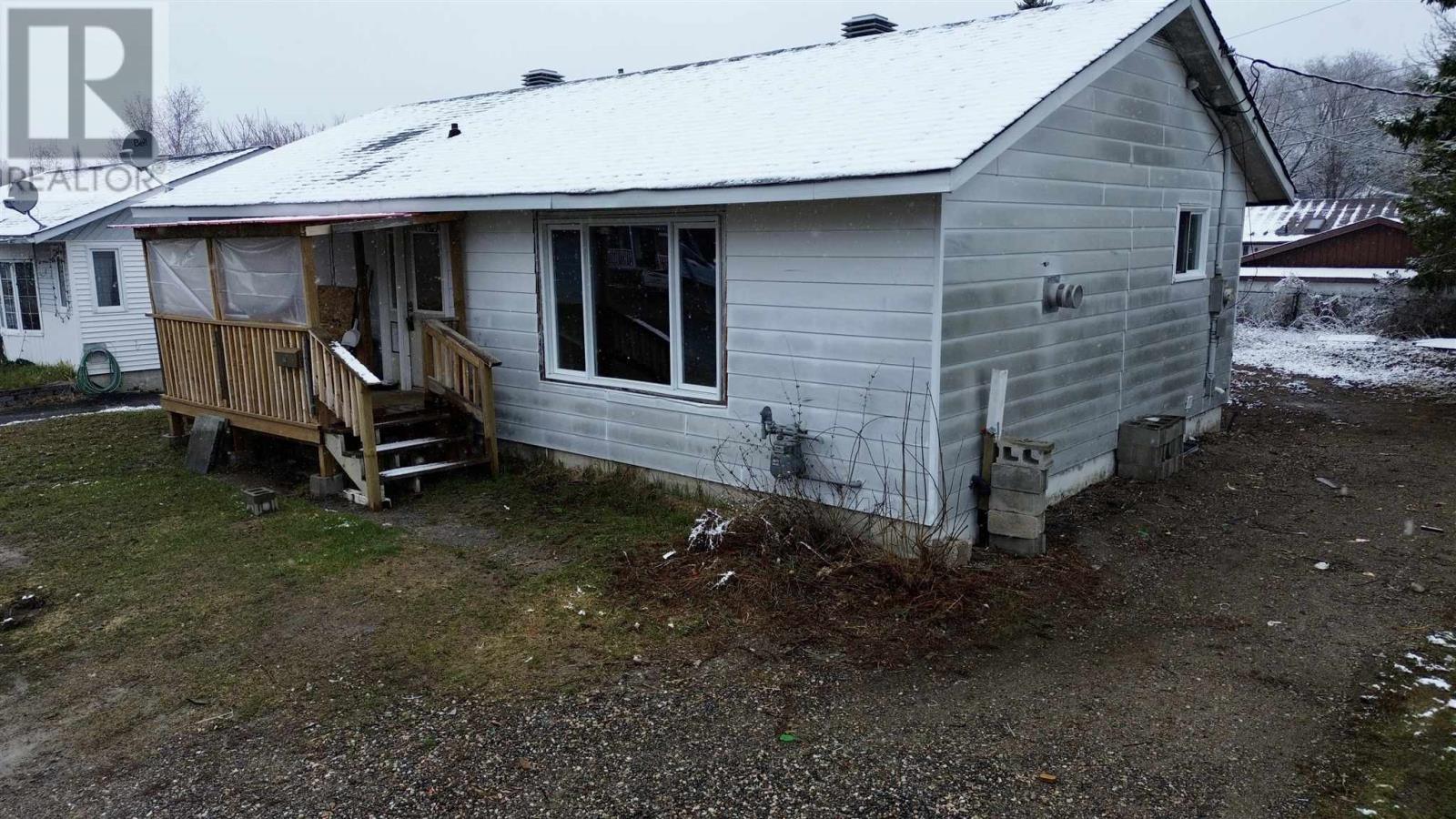 51 Valley Cres, Elliot Lake, Ontario  P5A 2G9 - Photo 3 - SM260840