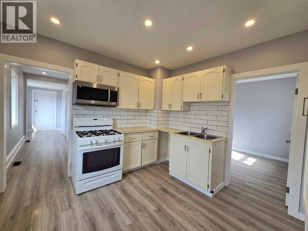 11702 21st Avenue, Blairmore, Alberta  T0K 0E0 - Photo 11 - A2297514