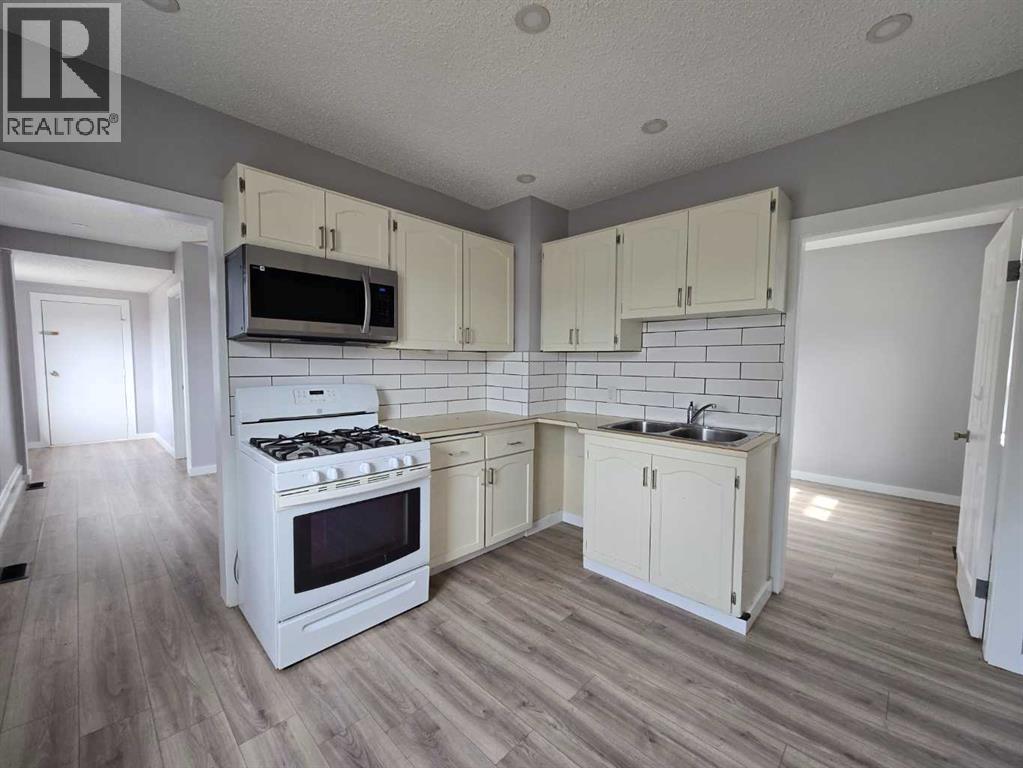 11702 21st Avenue, Blairmore, Alberta  T0K 0E0 - Photo 4 - A2297514