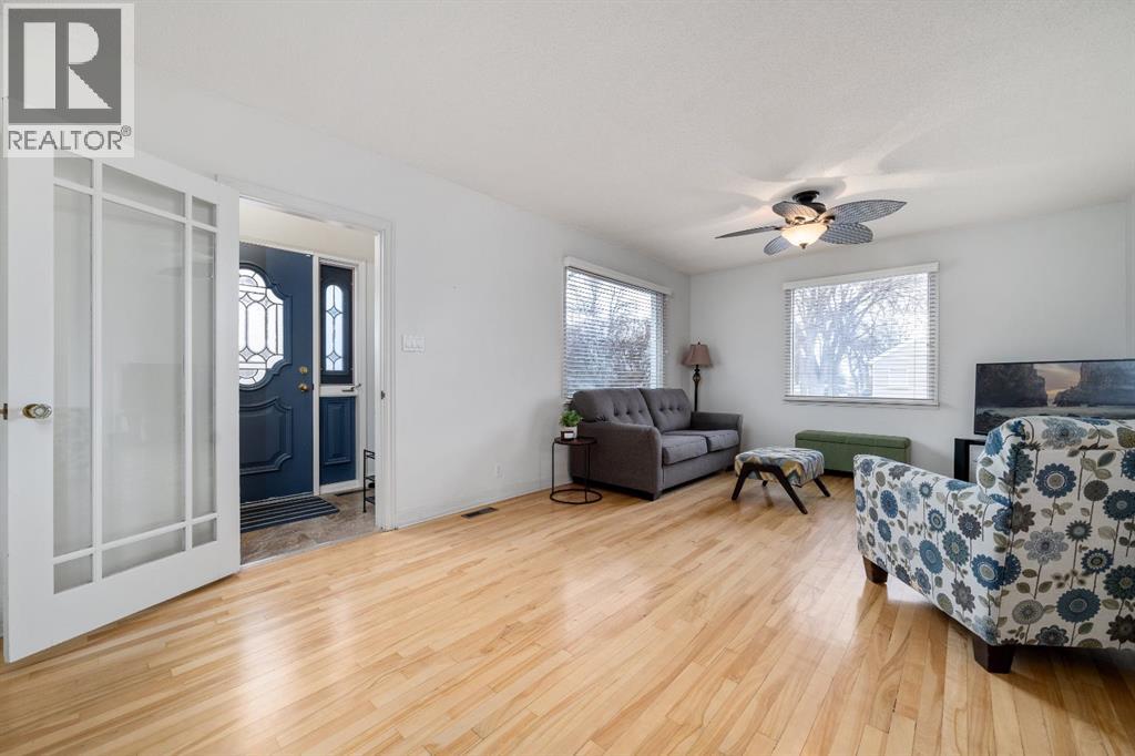 489 10 Street Se, Medicine Hat, Alberta  T1A 1R2 - Photo 4 - A2297947