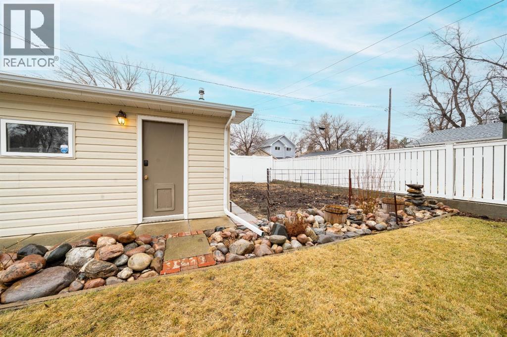 489 10 Street Se, Medicine Hat, Alberta  T1A 1R2 - Photo 32 - A2297947