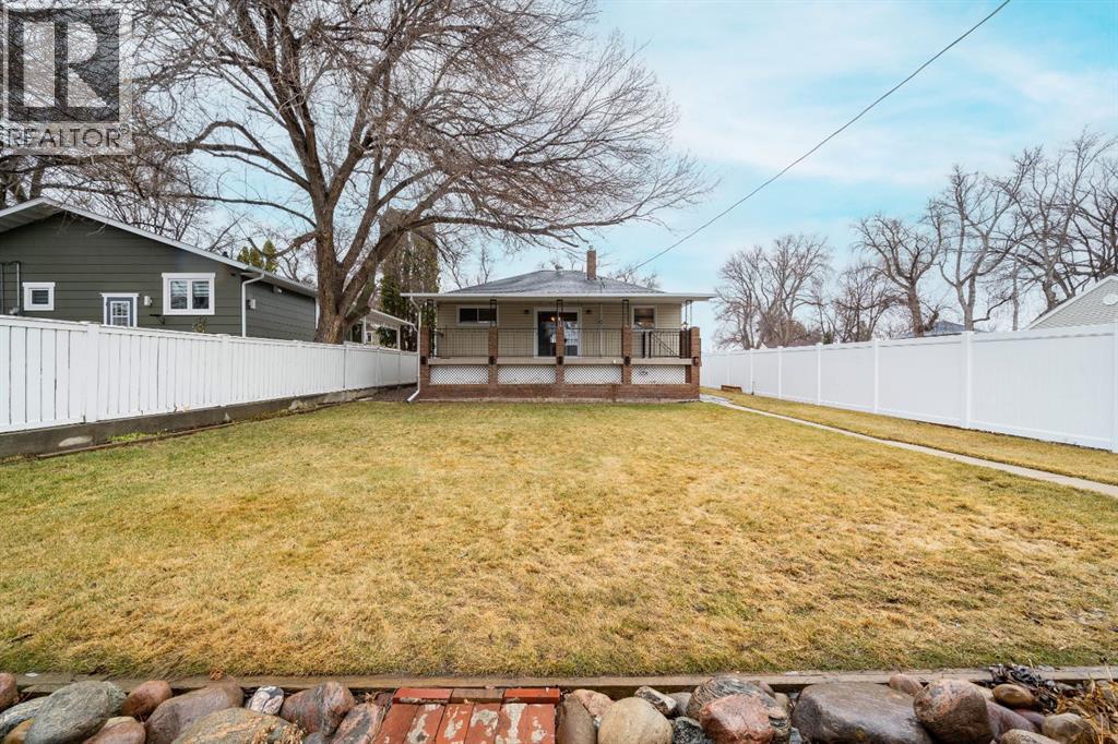 489 10 Street Se, Medicine Hat, Alberta  T1A 1R2 - Photo 34 - A2297947