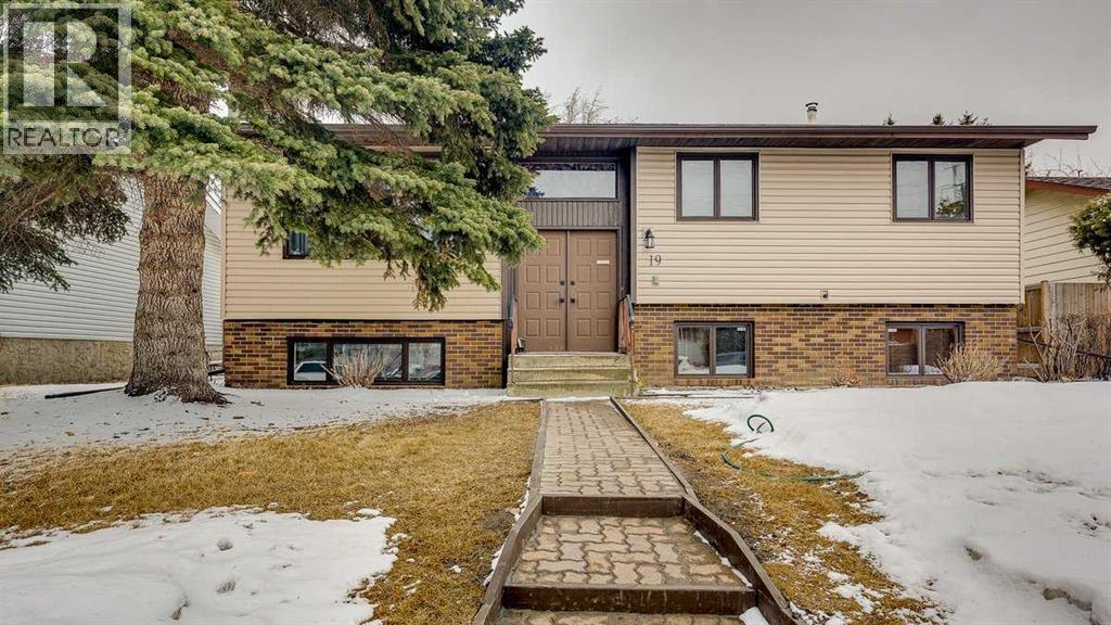 19 Bettenson Street, Red Deer, Alberta  T4R 1J5 - Photo 1 - A2299017
