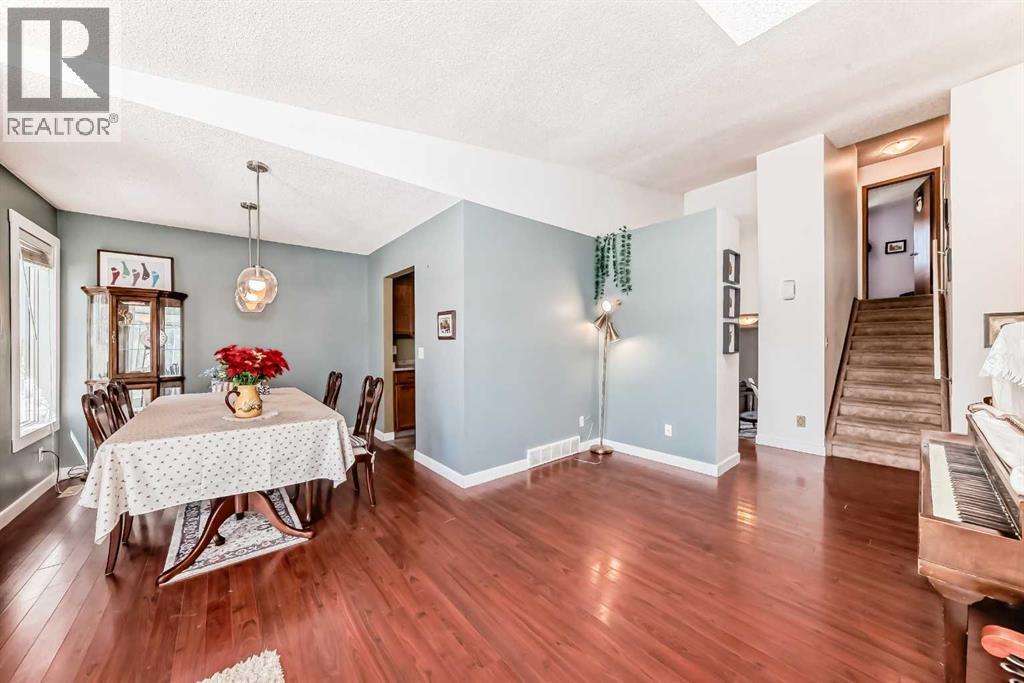 216 Hawkwood Boulevard Nw, Calgary, Alberta  T3G 3E8 - Photo 7 - A2307221
