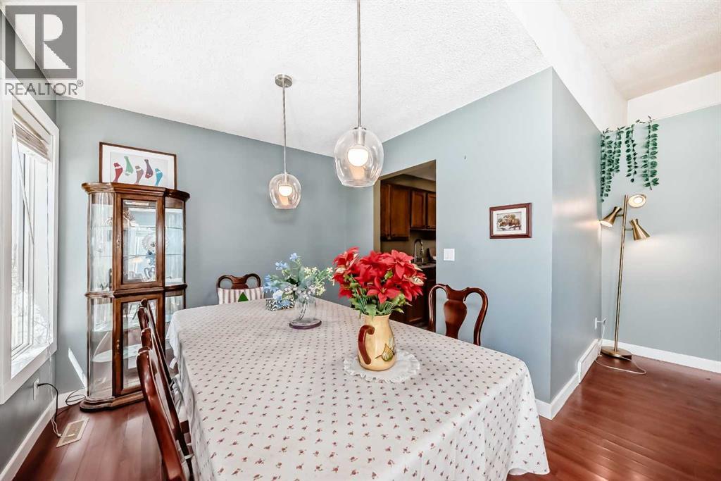 216 Hawkwood Boulevard Nw, Calgary, Alberta  T3G 3E8 - Photo 9 - A2307221