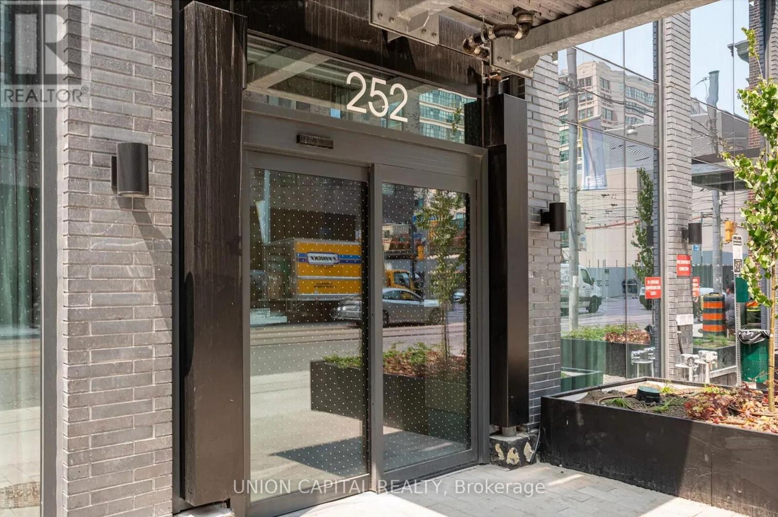 1110 - 252 Church Street, Toronto (Church-Yonge Corridor), Ontario  M5B 1Z2 - Photo 2 - C13073030