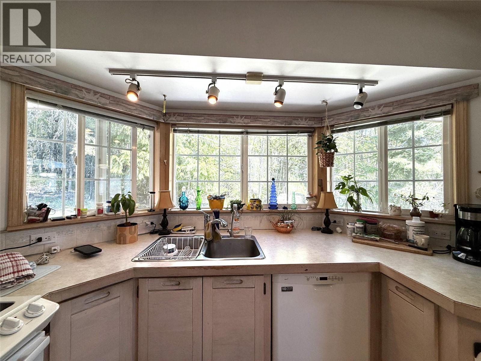 3461 Bodard Road, Nelson, British Columbia  V1L 6T3 - Photo 13 - 10385776