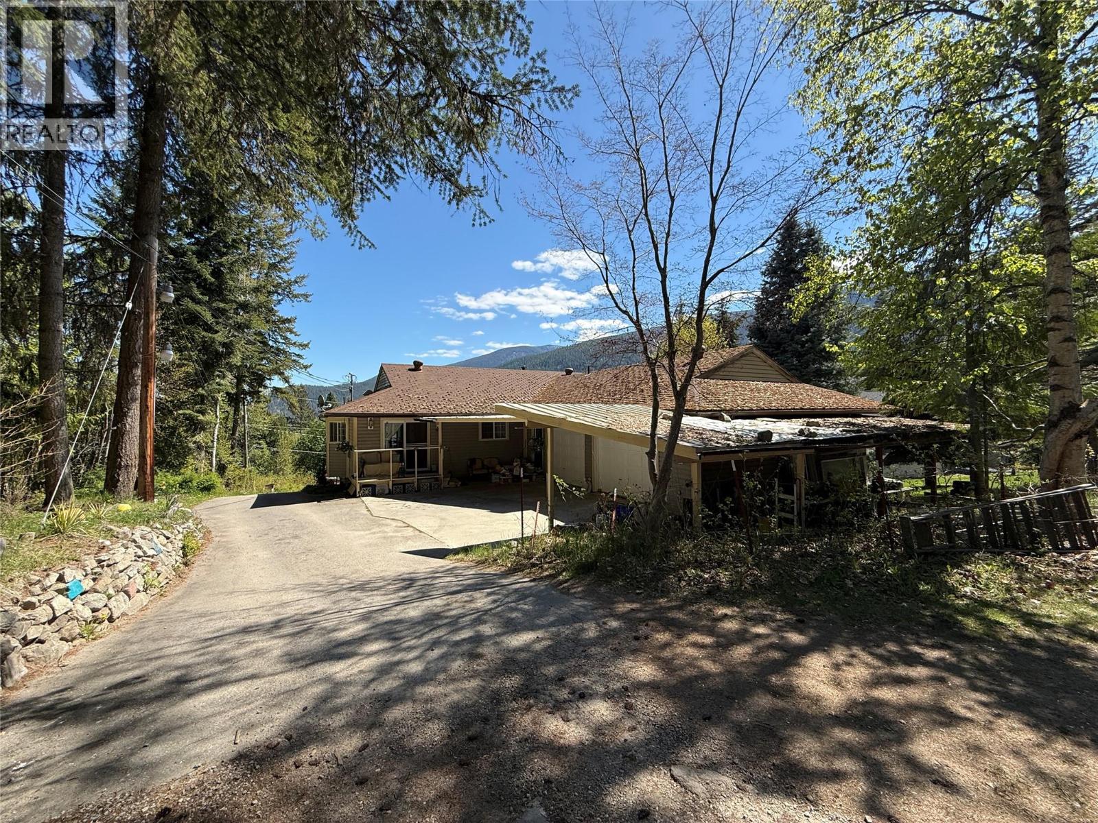 3461 Bodard Road, Nelson, British Columbia  V1L 6T3 - Photo 6 - 10385776