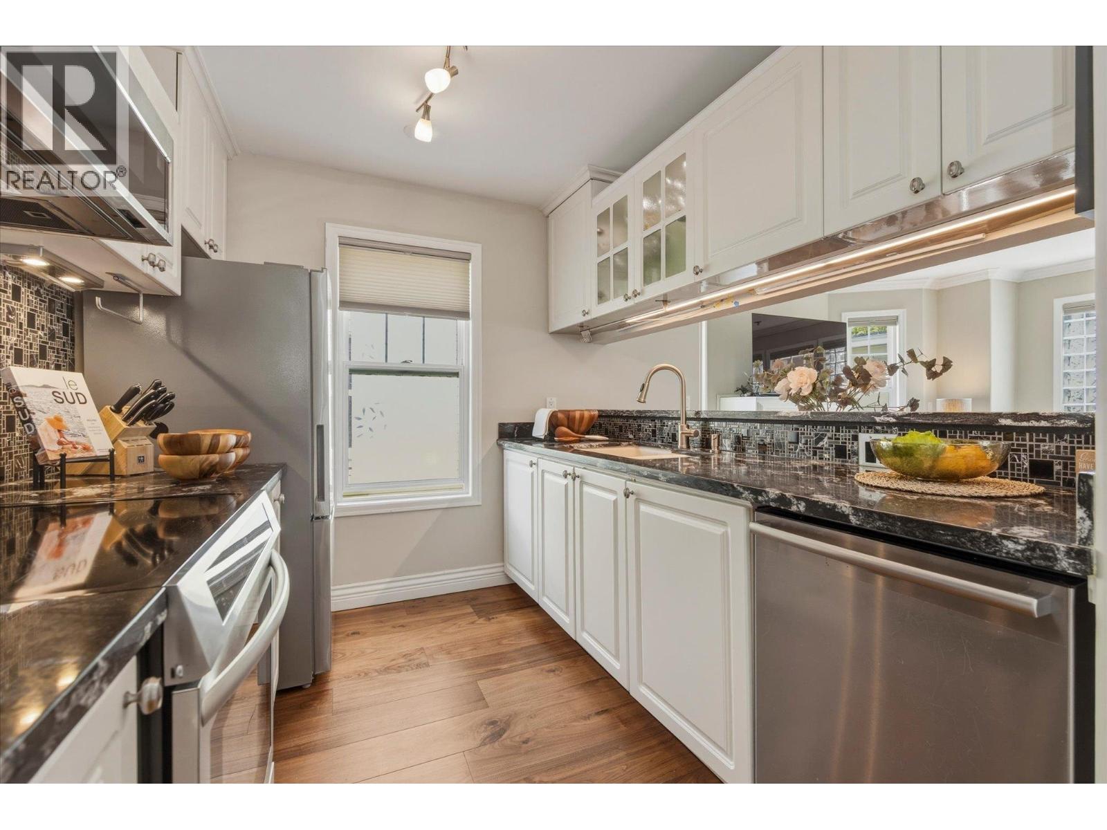 315 962 W 16th Avenue, Vancouver, British Columbia  V5Z 1T2 - Photo 9 - R3118581