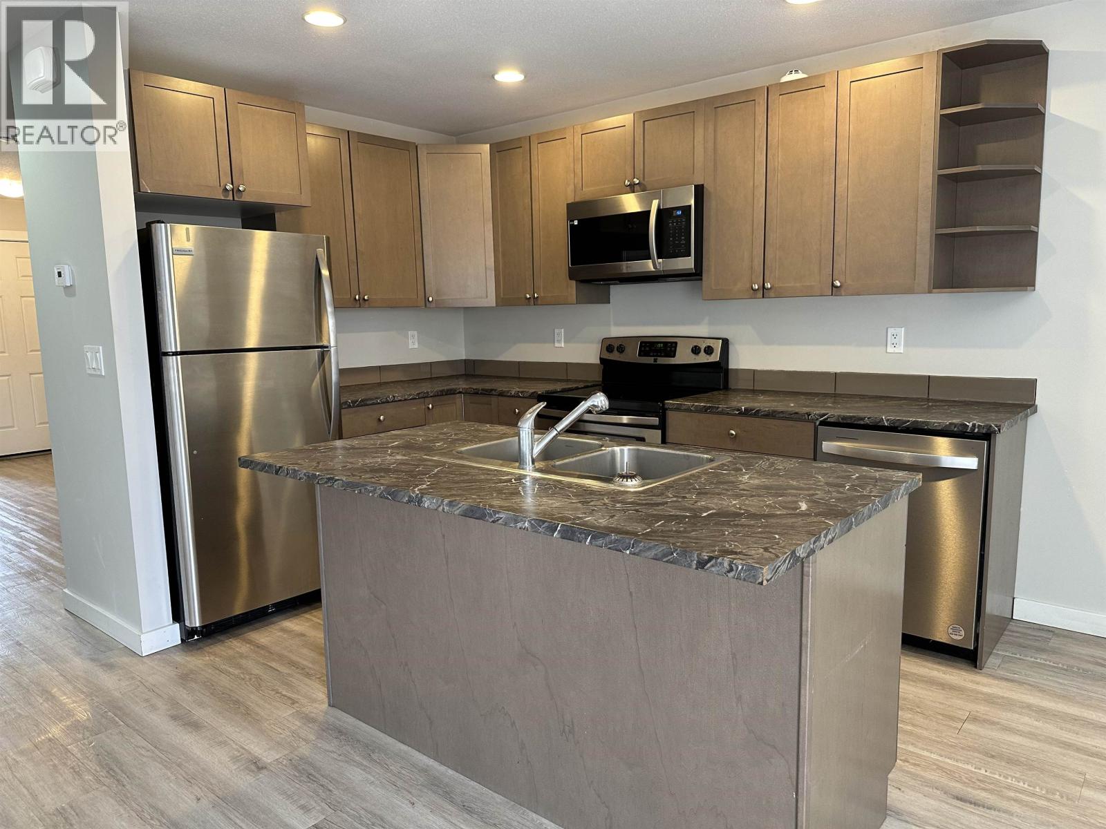 8142 87 Avenue, Fort St. John, British Columbia  V1J 0M5 - Photo 5 - R3094069