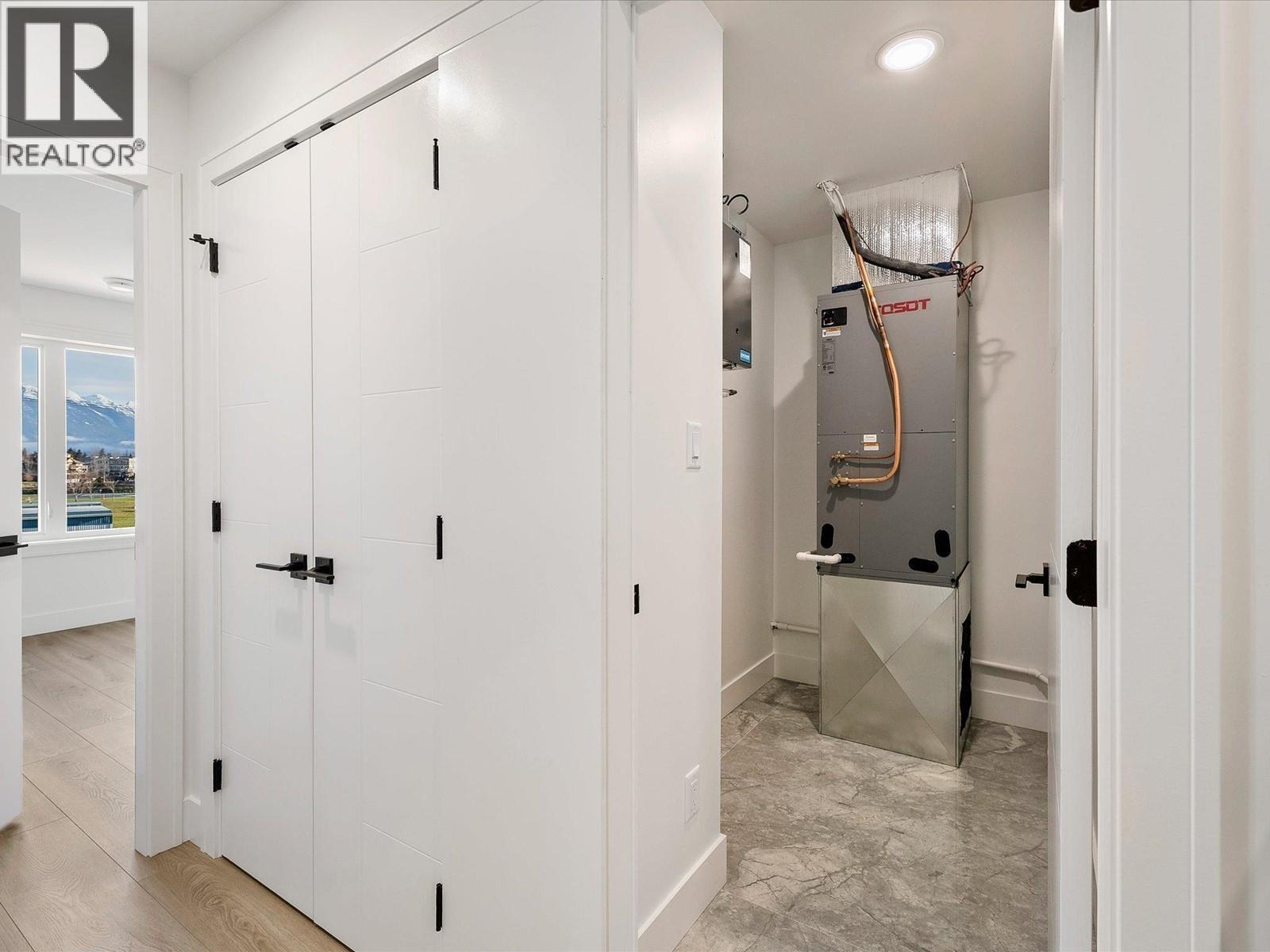 B 1003 Phare Crescent, Pemberton, British Columbia  V0N 2L1 - Photo 10 - R3118592