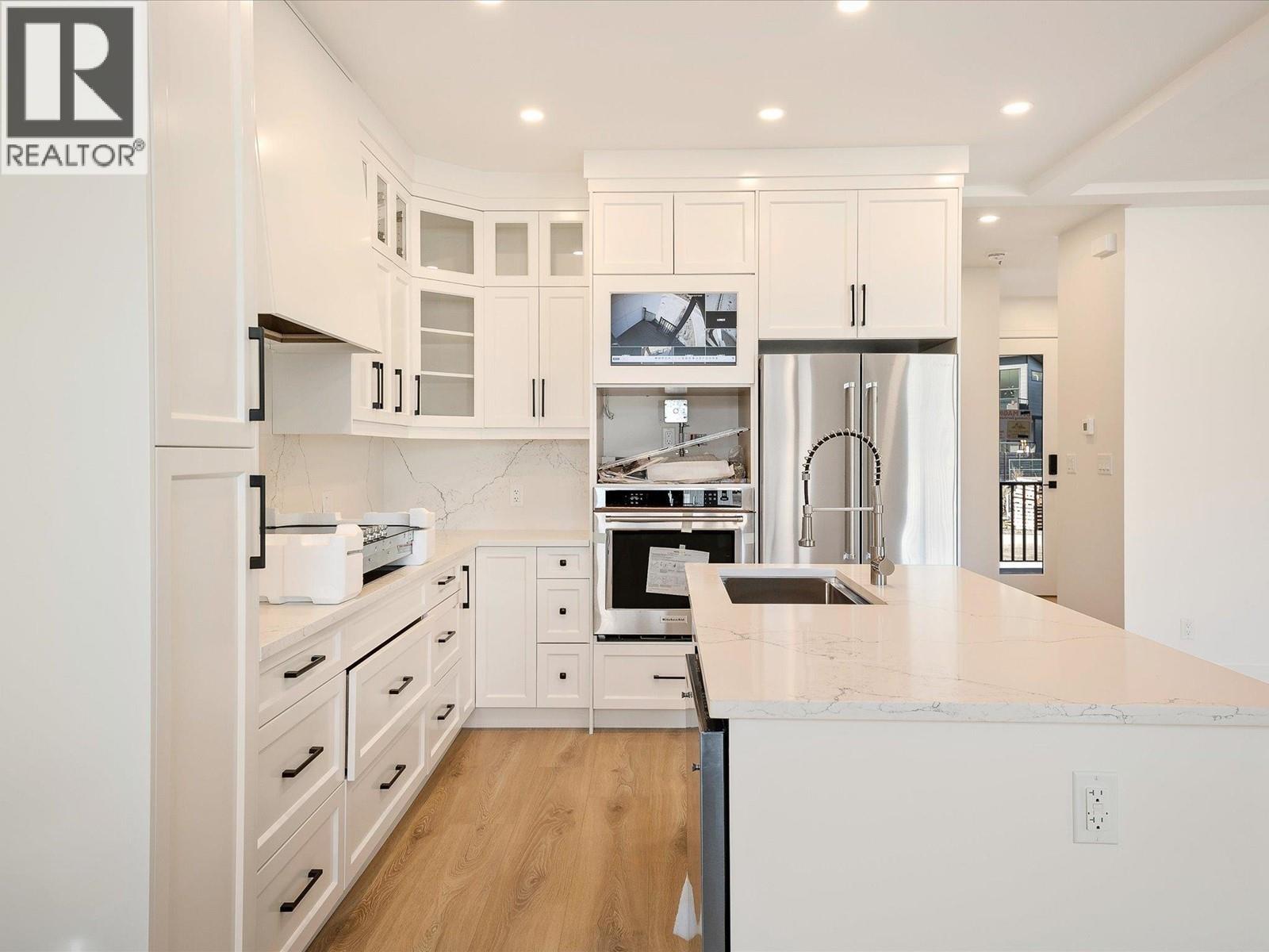 B 1003 Phare Crescent, Pemberton, British Columbia  V0N 2L1 - Photo 2 - R3118592