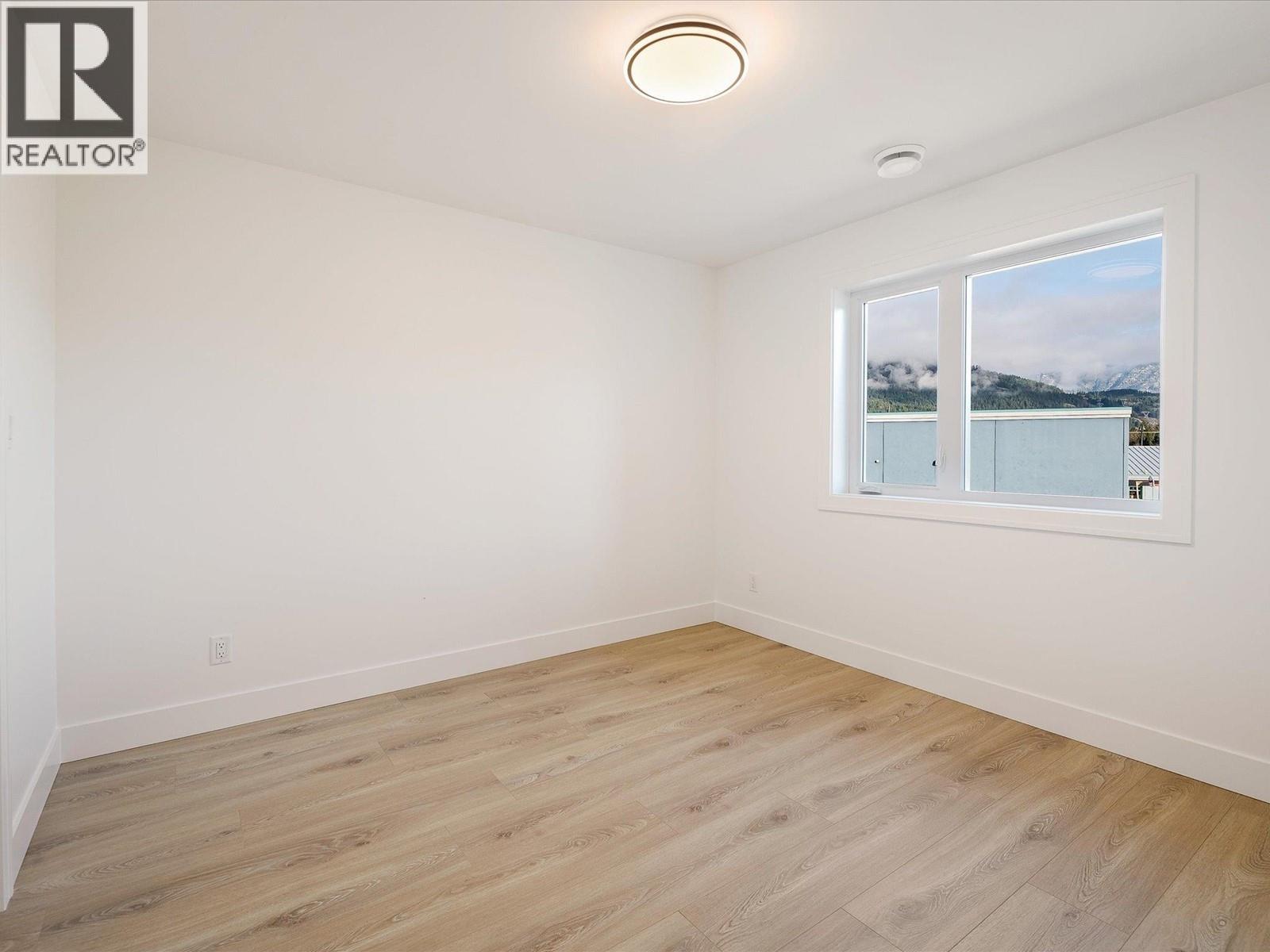 B 1003 Phare Crescent, Pemberton, British Columbia  V0N 2L1 - Photo 8 - R3118592