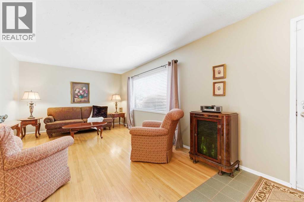 803 Seattle Drive SW, Calgary, Alberta  T2W 0M9 - Photo 4 - A2305853