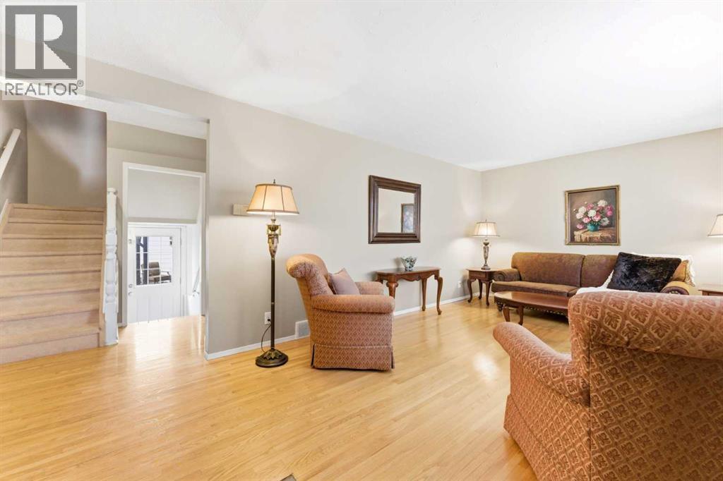 803 Seattle Drive SW, Calgary, Alberta  T2W 0M9 - Photo 5 - A2305853