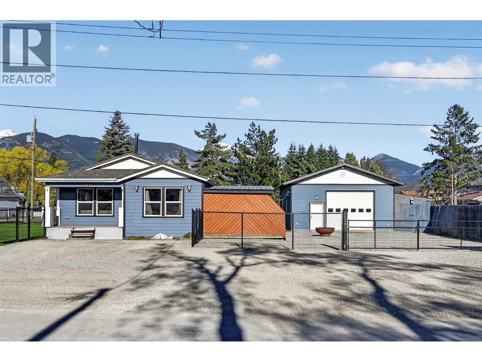 9208 Wallis Avenue, Wilmer, British Columbia  V0A 1K5 - Photo 2 - 10385362